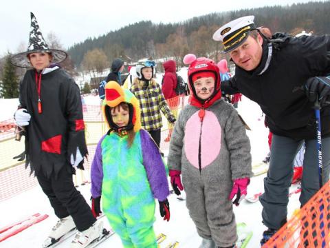 Maškarní lyžovačka 2012 (Foto: razula.cz)