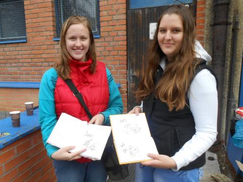 Iva a Denisa, věrné fanynky zlínských Beranů (Foto: Zlin.cz)
