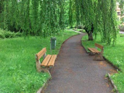 Park zdobí nové lavičky (Foto: MÚ Valašské Meziříčí)