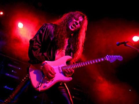 Vítěz jedné ze soutěží získá kytaru podepsanou Y. Malmsteenem (Foto: www.yngwiemalmsteen.com)