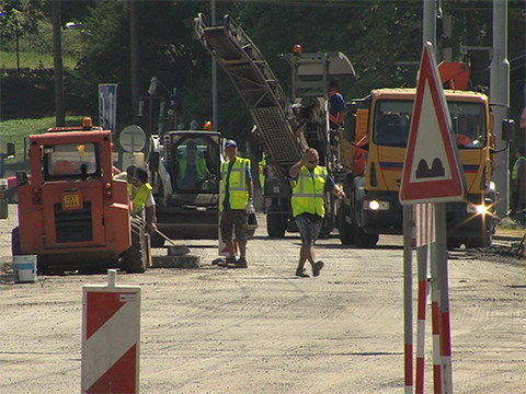 Oprava cesty u divadla (Foto: Televize Zlín) Oprava cesty u divadla (Foto: Televize Zlín)