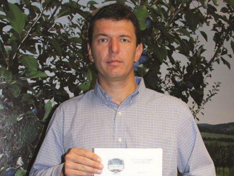 Zdeněk Chromý s oceněním (Foto: Czech P.R.)