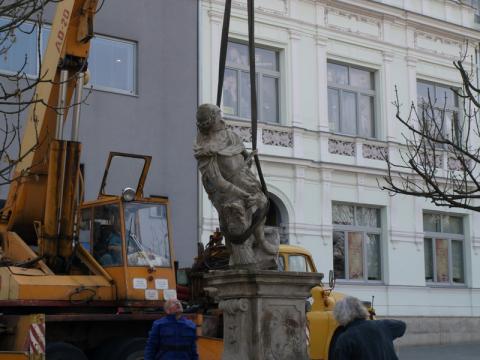 Odvoz soch k zrestaurování (Foto: MěÚ Zlín)