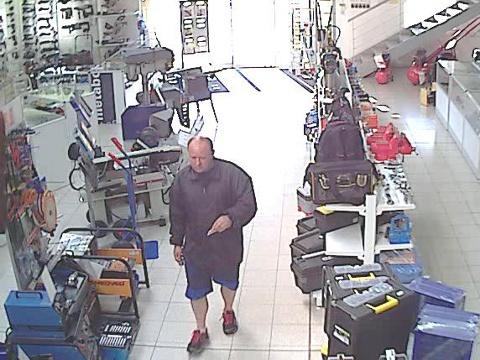 policie pátrá po totožnosti tohoto muže (Foto: Policie ČR)