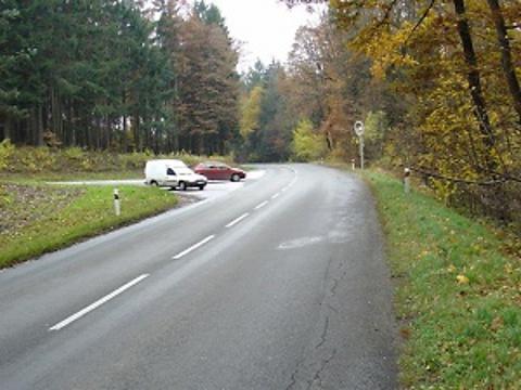 Silnice II/492 s odbočením na Petrůvku (Foto: ŘSZK)