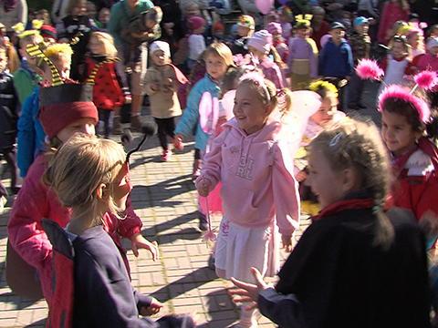 Děti si oslavy naplno užívaly (Foto: Televize Zlín) Děti si oslavy naplno užívaly (Foto: Televize Zlín)