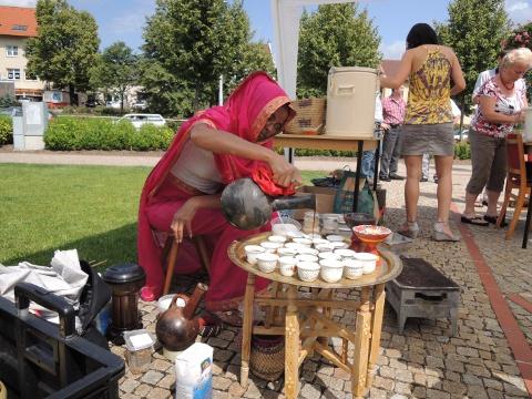Ochutnávka typických súdánských jídel v Otrokovicích (Foto: MěÚ Otrokovice)