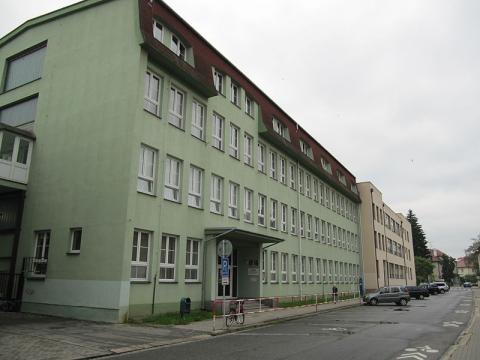 Střední škola průmyslová, hotelová a zdravotnická (Foto: Wikimedia - Palickap)