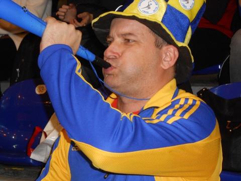 I tenhle trubač a bubeník si po zápase oddechl (Foto: Zlin.cz)