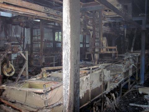 Plameny zasáhly nádoby s kyselinou chlorovodíkovou (Foto: www.hzszlk.eu)