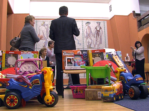 Předávání hraček  (Foto: Televize Zlín)