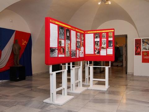 Výstava Husákovo aneb Život za normalizace (Foto: www.muzeumvalassko.cz)