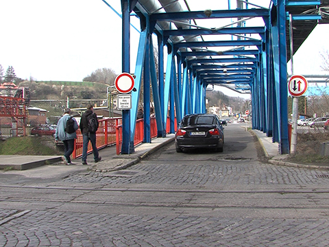 Most u Lídlu je uzavřen (Foto: Televize Zlín)