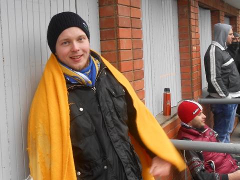 tenhle mladík čekal na lístky ode dvou v noci (Foto: Zlin.cz)