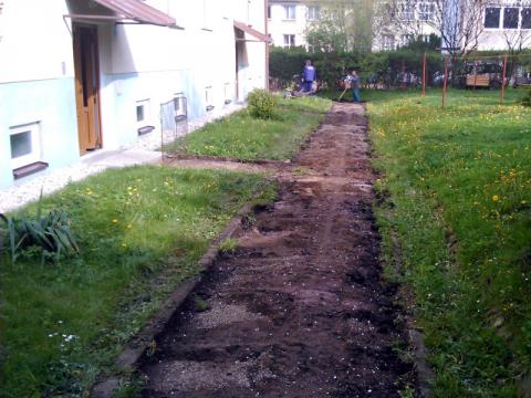 Na meziříčské ulici Havlíčkova začala oprava chodníku (Foto: Zlin.cz)