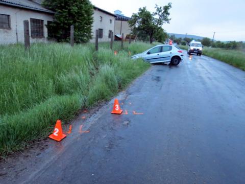 U Žeranovic srazilo auto dva chodce (Foto: PČR Kroměříž)