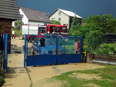 Hasiči likvidují následky lokálních bouřek (Foto: www.hzszlk.eu)