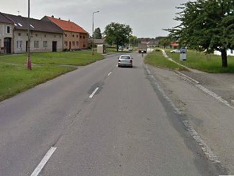 silnice II/438 v Dobroticích před rekonstrukcí  (Foto: ŘSZK)