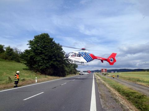 Těžká dopravní nehoda u obce Střílky (Foto: www.hzszlk.eu)