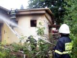 Požár ničil také objekt ve Valašském Meziříčí (Foto: www.hzszlk.eu)