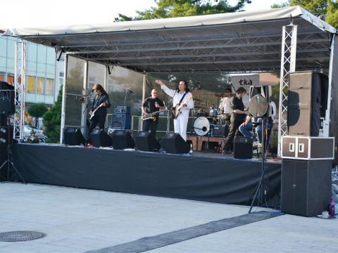 Nové pódium (Foto: www.roznov.cz)