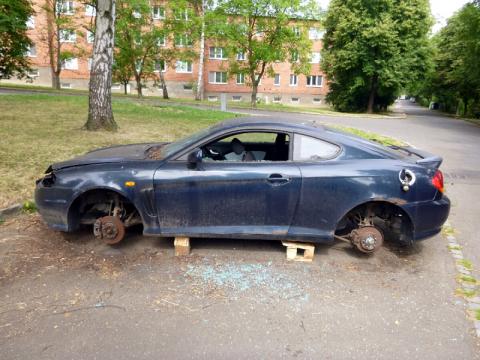 Odstavený vrak ve Zlíně (Foto: Městská policie Zlín)