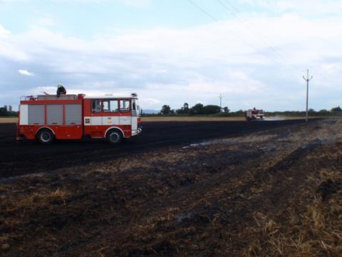Požáry strnišť žádné škody nezpůsobily (Foto: www.hzszlk.eu)