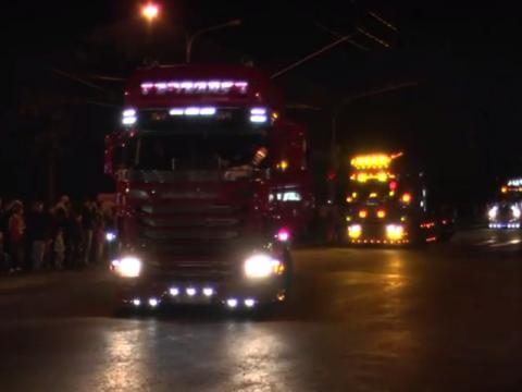 Spanilá jízda trucků Zlínem (Foto: Zlin.cz a Tomáš Hlavica) Spanilá jízda trucků Zlínem (Foto: Zlin.cz a Tomáš Hlavica)