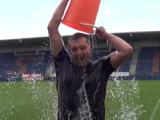 Habanec výzvu přijal a ledovou kúru absolvoval (Foto: Facebook 1.FC Slovácko)