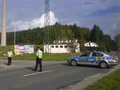 Policie uzavřela okolí skladu (Foto: Zlin.cz)