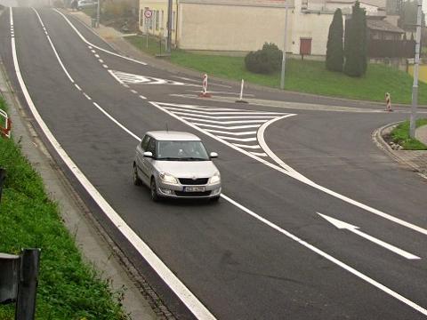 Rekonstruovaný průtah II/432 ve Zdounkách (Foto: V. Cekota)