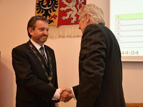 vlevo Bc. Robert Stržínek (Foto: MěÚ Valašské Meziříčí)