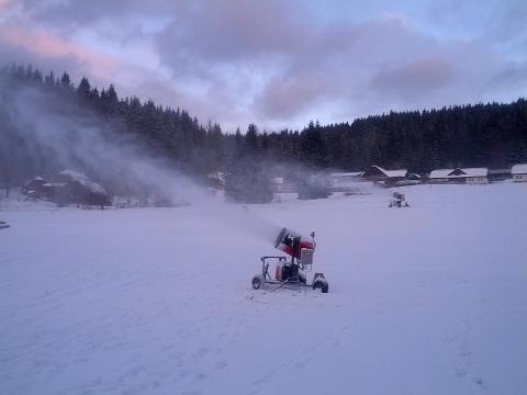 Zasněžování u hotelu Horal (Foto: Resort Valachy Velké Karlovice)