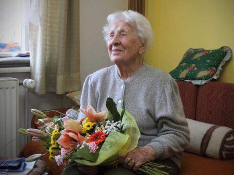Vlasta Češková při oslavě svých 107 narozenin (Foto: Petr Zákutný)