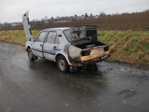 Požár poškodil jen motor (Foto: www.hzszlk.eu)