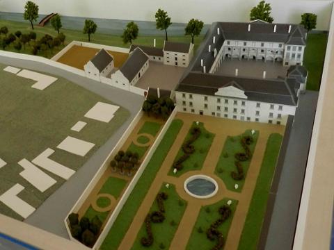 Papírové modely hradů a zámku (Foto: MěÚ Valašské Meziříčí)