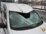 Z kamionu spadl kus ledu (Foto: Zlin.cz)