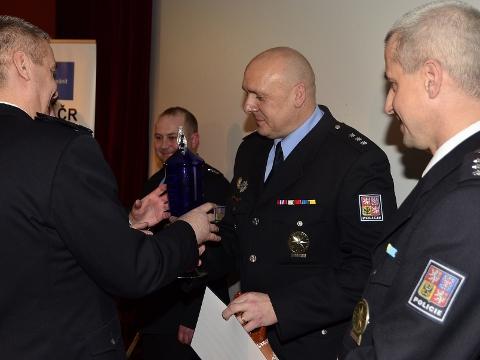 Náčelník roku: uprostřed vítěz npor. Bc. Milan Růžička (Foto: Policie ČR)