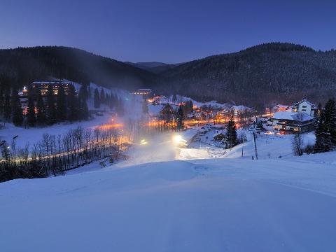 Pohled do údolí Léskové - na trasu Noční stopy (Foto: Resort Valachy)