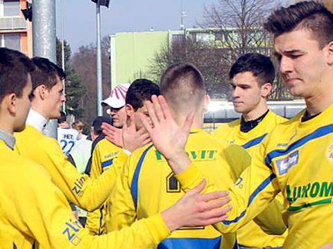 Devatenáctka ševců slaví první jarní výhru (Foto: www.fcfastavzlin.cz)
