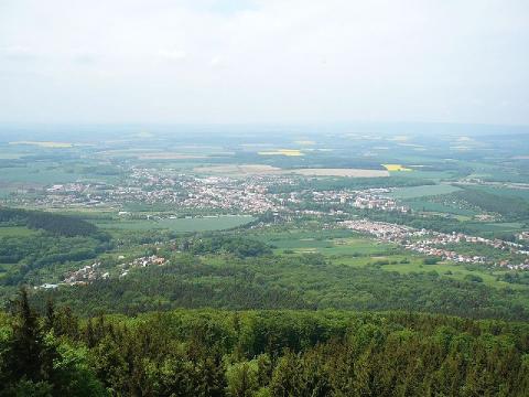 Hostýn, výhled na Bystřici pod Hostýnem (Foto: Wikipedia - Marzper)