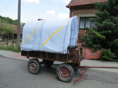 Koňský povoz, ze kterého dívka spadla (Foto: PČR Uherské Hradiště)