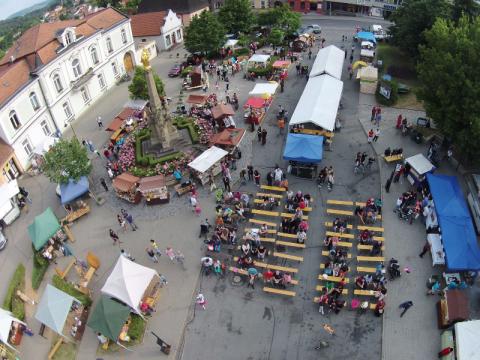 Nové lavičky (Foto: MÚ Valašské Klobouky)