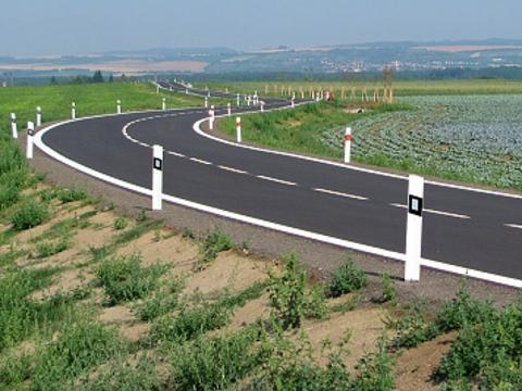 Nová silnice z Ostrohu do Hluku (Foto: www.rszk.cz)