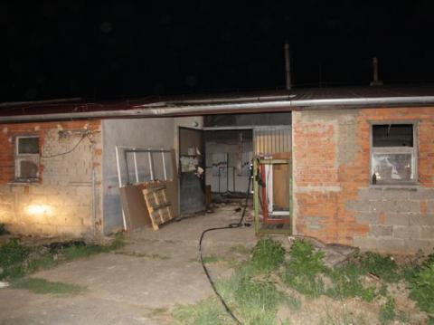 Požár ve výrobě plastů (Foto: hzszlk.eu)