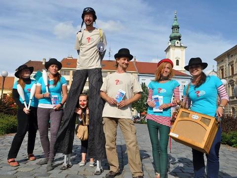 Součástí festivalu bude i vtipné pouliční divadlo (Foto: Facebook DDZUH2015)