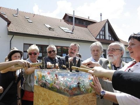 Základní kámen přístavby 2014 (Foto: SUPŠ sklářská Valašské Meziříčí)
