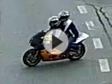Lupiči odjeli z místa činu na žluté motorce (Foto: Policie ČR)