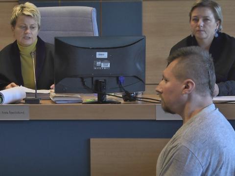 fotografie od soudu s Oldřichem Novákem (Foto: Zlin.cz)