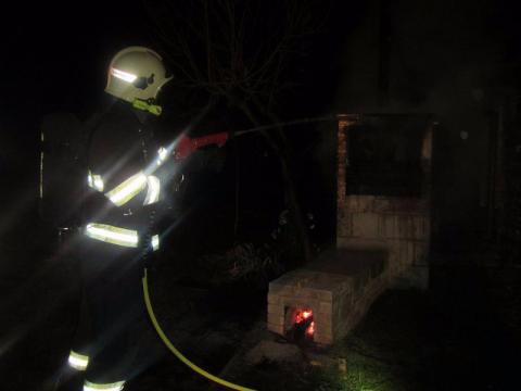 Uzení skončilo hořením (Foto: HZSZLK)